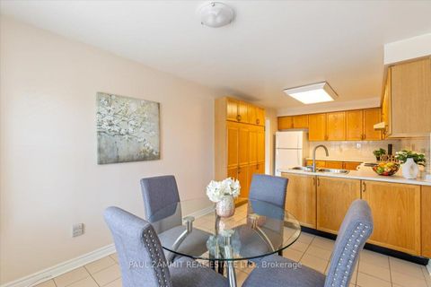 Photo 7 at 28 - 80 McCallum Drive, North Richvale, Richmond Hill