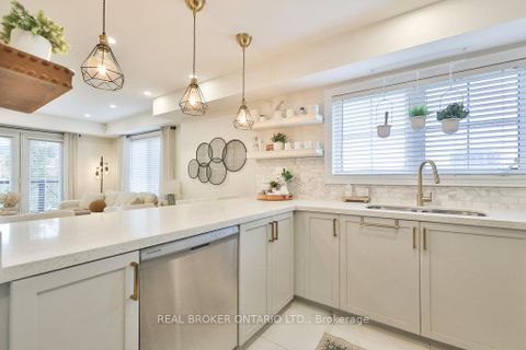 Photo 8 at 14 - 31 Hays Boulevard, RO River Oaks, Oakville