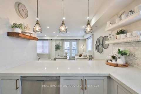 Photo 9 at 14 - 31 Hays Boulevard, RO River Oaks, Oakville
