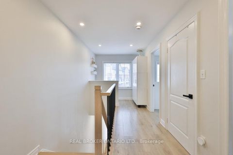 Photo 13 at 14 - 31 Hays Boulevard, RO River Oaks, Oakville