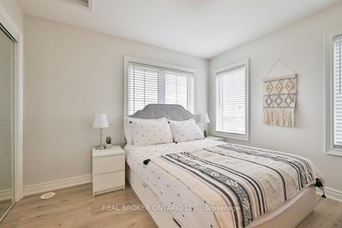 Photo 15 at 14 - 31 Hays Boulevard, RO River Oaks, Oakville