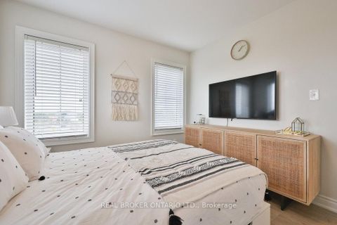 Photo 16 at 14 - 31 Hays Boulevard, RO River Oaks, Oakville