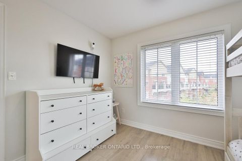 Photo 18 at 14 - 31 Hays Boulevard, RO River Oaks, Oakville