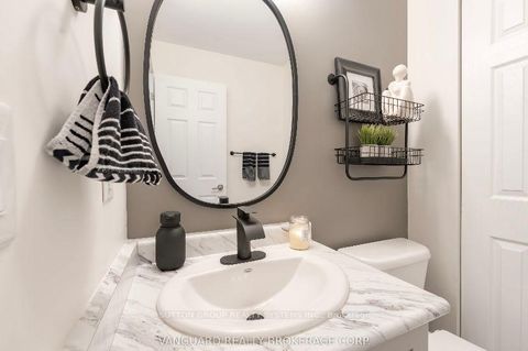 Photo 3 at 11 - 6 Bicknell Avenue W, Eglinton West, Toronto Photo 3 at 11 - 6 Bicknell Avenue W, Eglinton West, Toronto