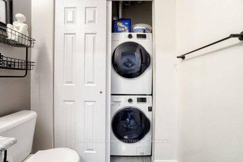 Photo 4 at 11 - 6 Bicknell Avenue W, Eglinton West, Toronto Photo 4 at 11 - 6 Bicknell Avenue W, Eglinton West, Toronto