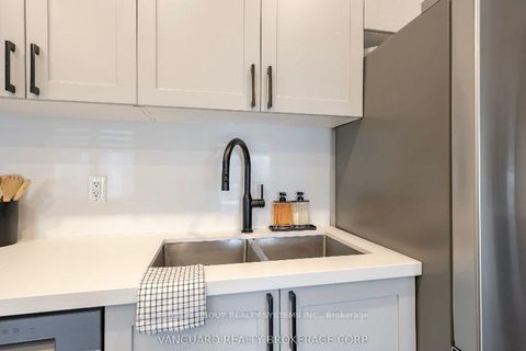 Photo 9 at 11 - 6 Bicknell Avenue W, Eglinton West, Toronto Photo 9 at 11 - 6 Bicknell Avenue W, Eglinton West, Toronto