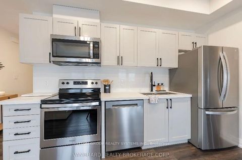 Photo 11 at 11 - 6 Bicknell Avenue W, Eglinton West, Toronto