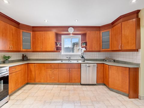 Photo 8 at 135 Elise Terrace, Newtonbrook West, Toronto