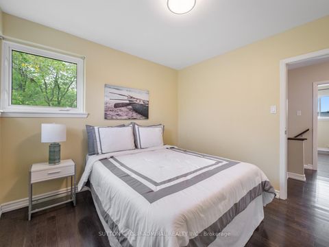Photo 19 at 135 Elise Terrace, Newtonbrook West, Toronto