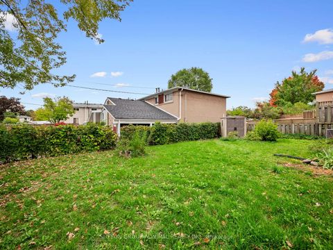 Photo 33 at 135 Elise Terrace, Newtonbrook West, Toronto