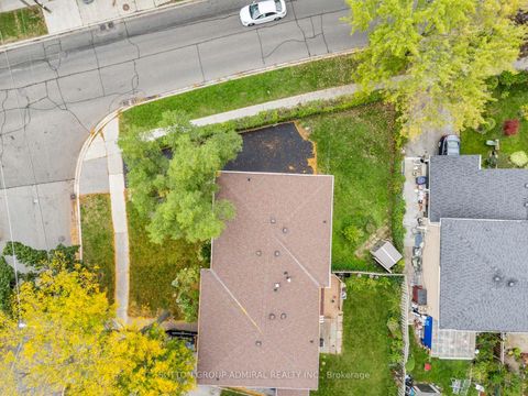 Photo 34 at 135 Elise Terrace, Newtonbrook West, Toronto