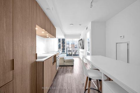 Photo 11 at 1516 - 77 Shuter Street, Yonge Corridor, Toronto Photo 11 at 1516 - 77 Shuter Street, Yonge Corridor, Toronto