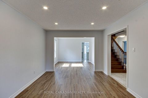 Photo 9 at 175 RHODES Circle, Glenway Estates, Newmarket