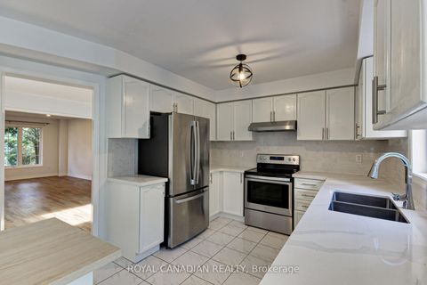 Photo 11 at 175 RHODES Circle, Glenway Estates, Newmarket