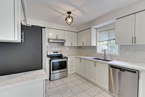 Photo 12 at 175 RHODES Circle, Glenway Estates, Newmarket