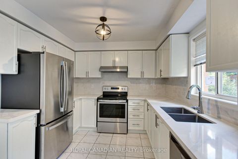 Photo 13 at 175 RHODES Circle, Glenway Estates, Newmarket