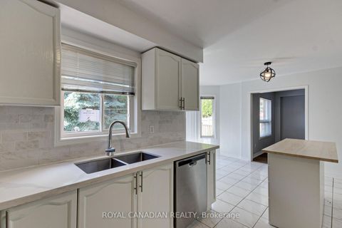 Photo 15 at 175 RHODES Circle, Glenway Estates, Newmarket