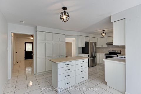 Photo 17 at 175 RHODES Circle, Glenway Estates, Newmarket