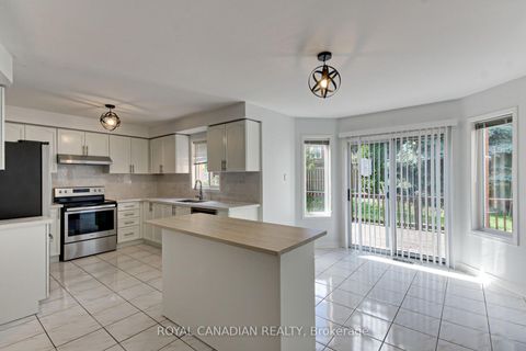 Photo 18 at 175 RHODES Circle, Glenway Estates, Newmarket