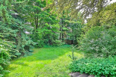 Photo 3 at 17 Munro Boulevard, Windfields, Toronto