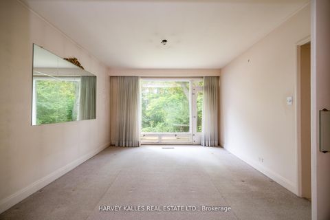 Photo 8 at 17 Munro Boulevard, Windfields, Toronto