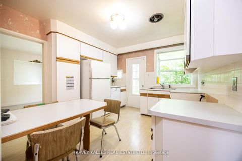 Photo 9 at 17 Munro Boulevard, Windfields, Toronto
