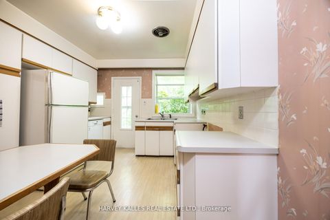 Photo 10 at 17 Munro Boulevard, Windfields, Toronto