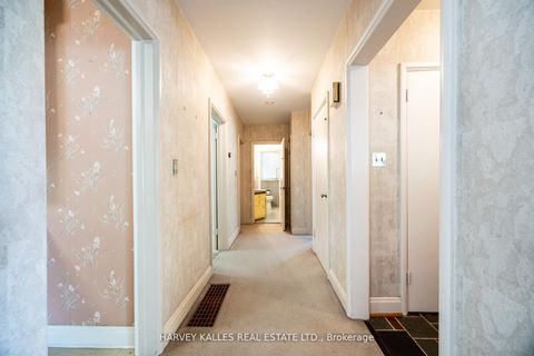 Photo 11 at 17 Munro Boulevard, Windfields, Toronto
