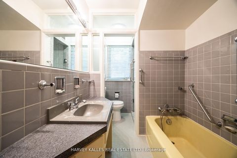 Photo 15 at 17 Munro Boulevard, Windfields, Toronto