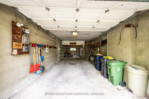 Photo 24 at 17 Munro Boulevard, Windfields, Toronto
