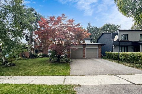 Photo 1 at 147 Mossgrove Trail, Windfields, Toronto