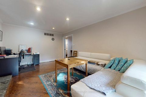 Photo 8 at 147 Mossgrove Trail, Windfields, Toronto