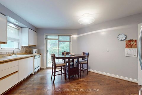 Photo 11 at 147 Mossgrove Trail, Windfields, Toronto