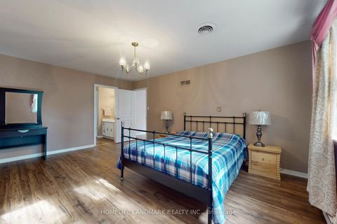 Photo 21 at 147 Mossgrove Trail, Windfields, Toronto