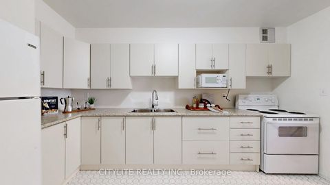 Photo 17 at 1806 - 10 Edgecliffe Golfway, Flemingdon Park, Toronto