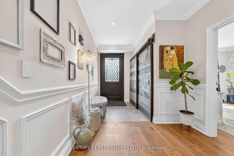 Photo 2 at 28 Wingrove Hill, City Centre West, Toronto