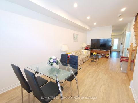 Photo 2 at 5 - 5 Eaton Park Lane, L'Amoreaux, Toronto