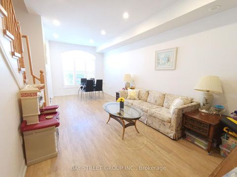 Photo 3 at 5 - 5 Eaton Park Lane, L'Amoreaux, Toronto