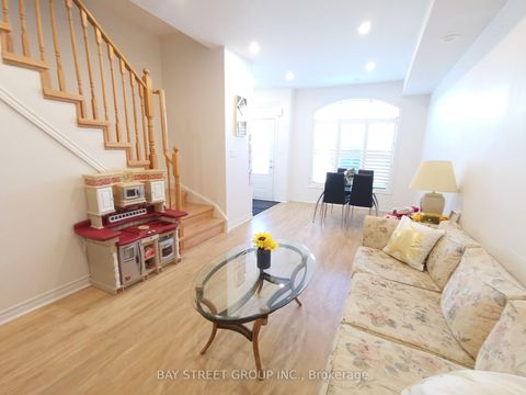 Photo 4 at 5 - 5 Eaton Park Lane, L'Amoreaux, Toronto