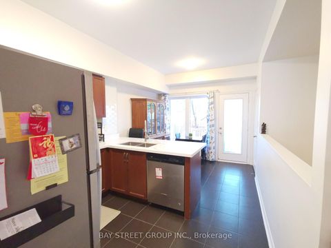 Photo 7 at 5 - 5 Eaton Park Lane, L'Amoreaux, Toronto