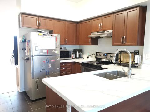 Photo 8 at 5 - 5 Eaton Park Lane, L'Amoreaux, Toronto
