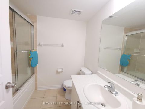 Photo 22 at 5 - 5 Eaton Park Lane, L'Amoreaux, Toronto