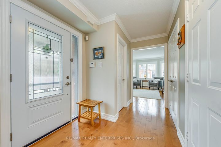 Photo 4 at 57 - 5223 Fairford Crescent, East Credit, Mississauga