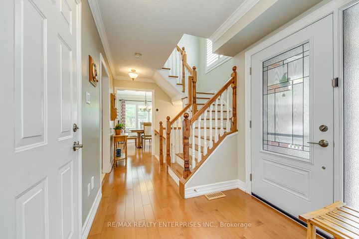 Photo 5 at 57 - 5223 Fairford Crescent, East Credit, Mississauga