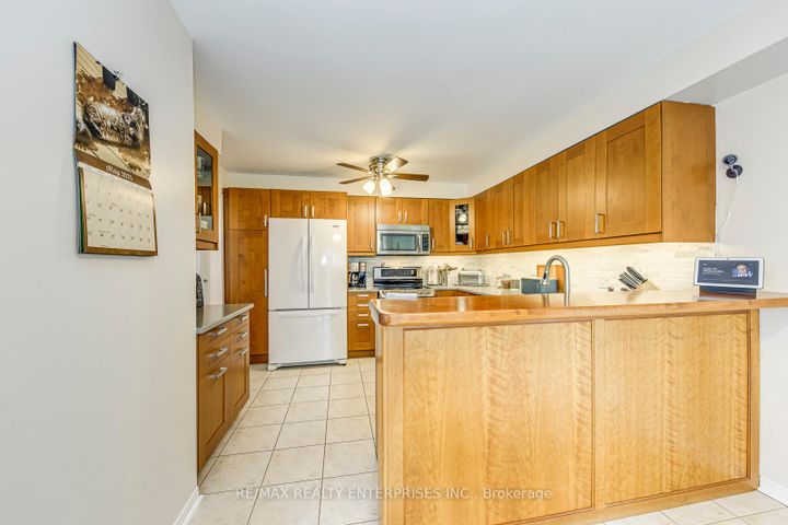Photo 16 at 57 - 5223 Fairford Crescent, East Credit, Mississauga