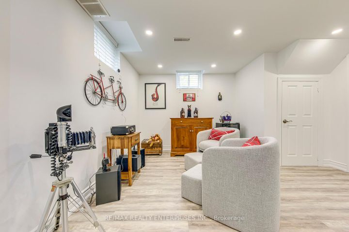 Photo 38 at 57 - 5223 Fairford Crescent, East Credit, Mississauga