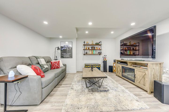 Photo 39 at 57 - 5223 Fairford Crescent, East Credit, Mississauga