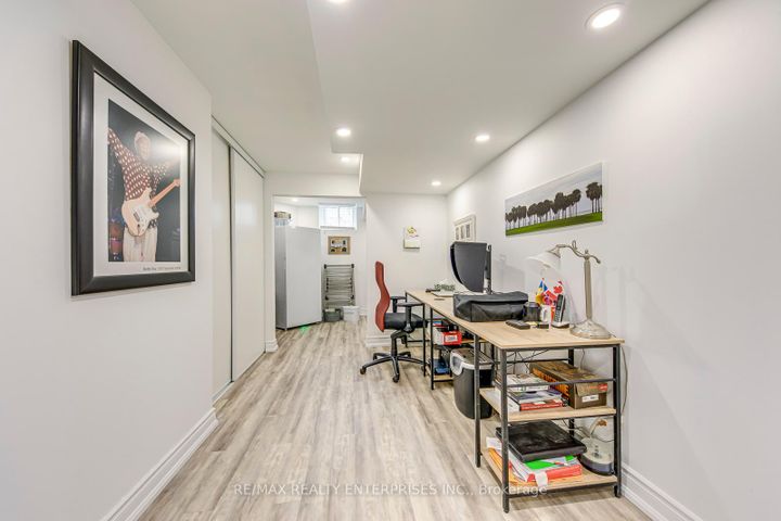 Photo 40 at 57 - 5223 Fairford Crescent, East Credit, Mississauga