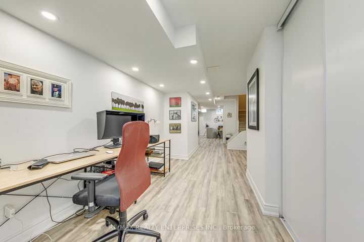 Photo 41 at 57 - 5223 Fairford Crescent, East Credit, Mississauga