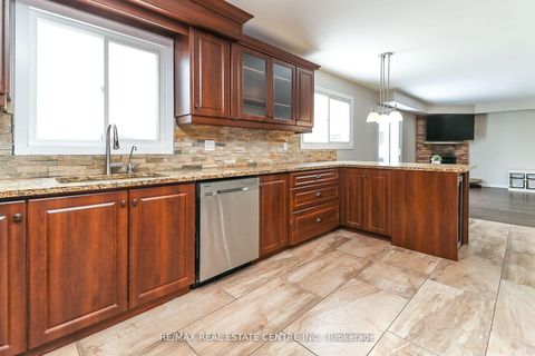 Photo 5 at 22 Meadowlark Road, Cundles East, Barrie